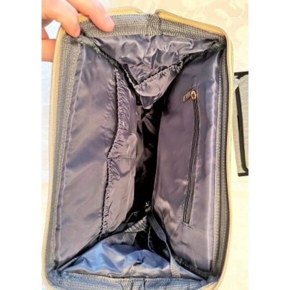 New Baby Diaper Bag Backpack with Changing Pad, Pacifier Case - Picture 2 of 3
